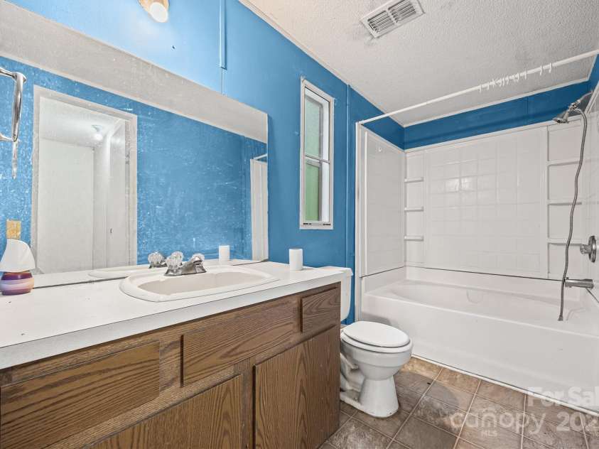 189 Schoolside Drive, Rock Hill, SC 29730.  MLS# CAR4293748, YatesRealty ID 34130. Full Bathroom