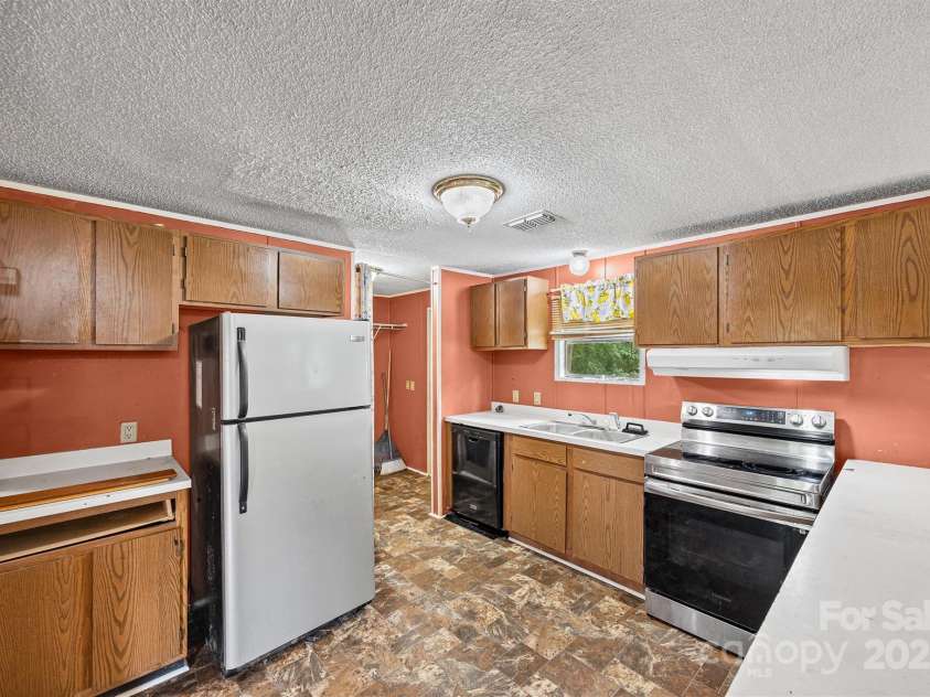 189 Schoolside Drive, Rock Hill, SC 29730.  MLS# CAR4293748, YatesRealty ID 34130. Kitchen