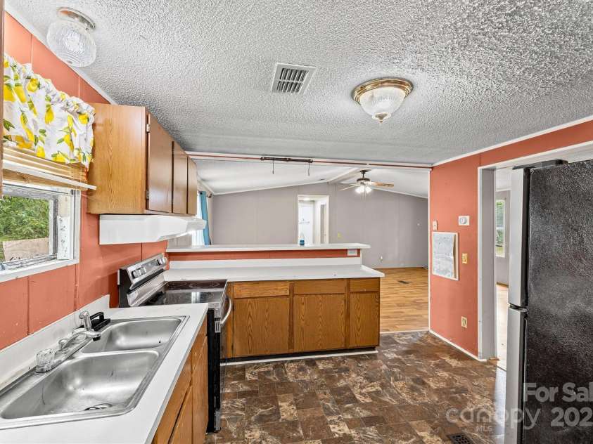189 Schoolside Drive, Rock Hill, SC 29730.  MLS# CAR4293748, YatesRealty ID 34130. Kitchen