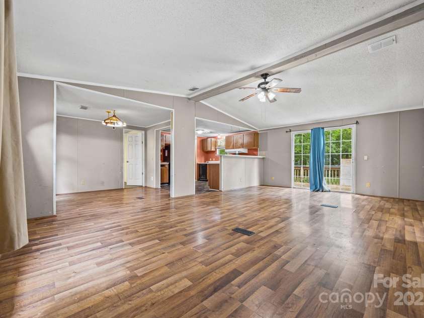 189 Schoolside Drive, Rock Hill, SC 29730.  MLS# CAR4293748, YatesRealty ID 34130. Living Room