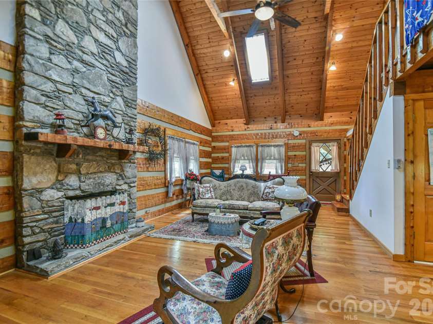 896 Aiken Road, Asheville, NC 28804.  MLS# CAR4397988, YatesRealty ID 34130. 
