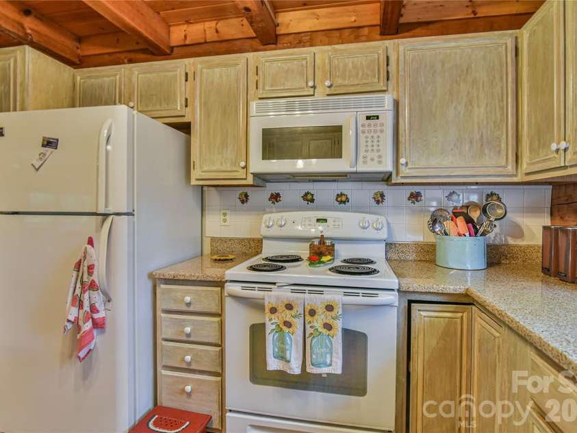 896 Aiken Road, Asheville, NC 28804.  MLS# CAR4397988, YatesRealty ID 34130. 