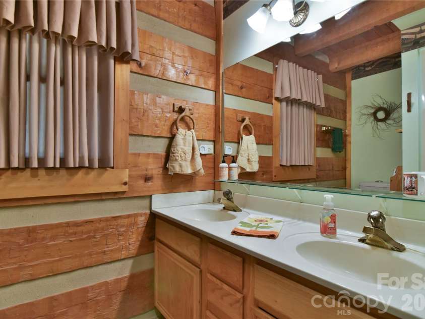 896 Aiken Road, Asheville, NC 28804.  MLS# CAR4397988, YatesRealty ID 34130. 