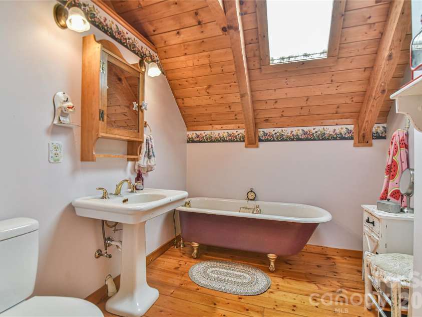 896 Aiken Road, Asheville, NC 28804.  MLS# CAR4397988, YatesRealty ID 34130. 