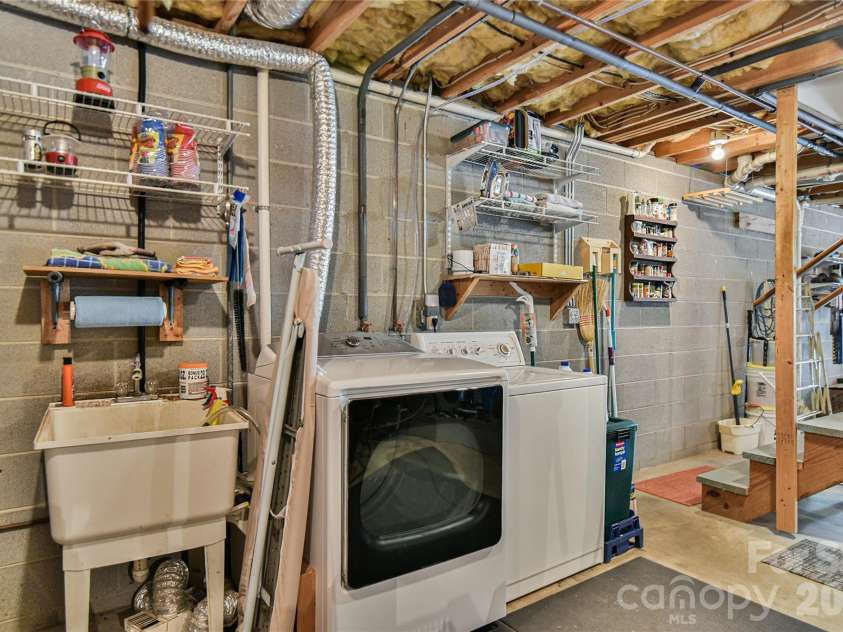 896 Aiken Road, Asheville, NC 28804.  MLS# CAR4397988, YatesRealty ID 34130. 