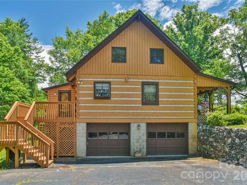 896 Aiken Road, Asheville, NC 28804.  MLS# CAR4397988, YatesRealty ID 34130. 