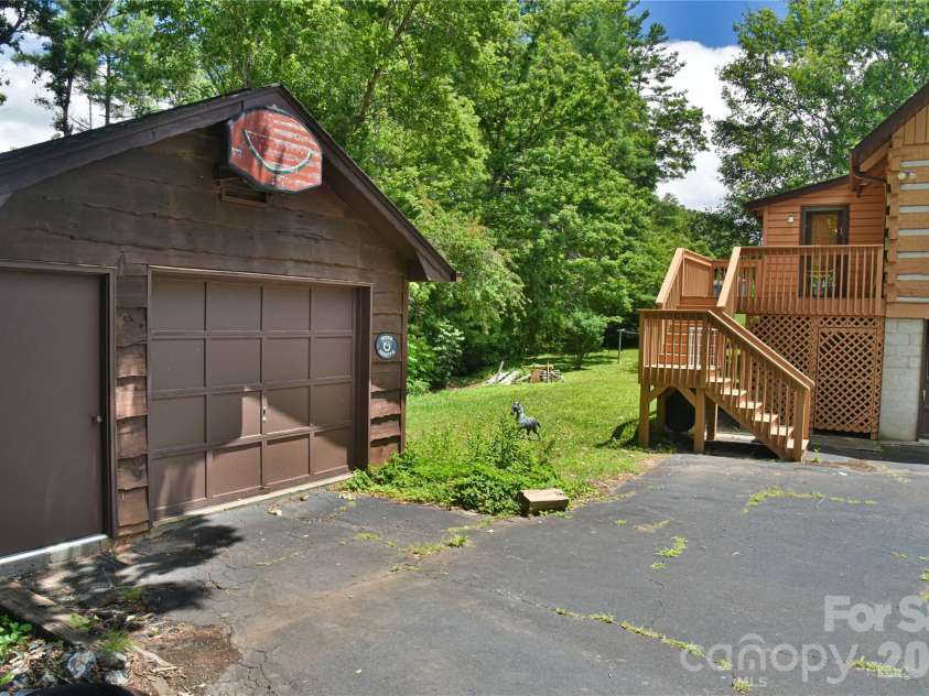 896 Aiken Road, Asheville, NC 28804.  MLS# CAR4397988, YatesRealty ID 34130. 