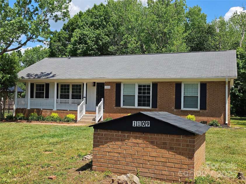 1109 Reid Harkey Road, Matthews, NC 28105.  MLS# CAR4253944, YatesRealty ID 34131. 