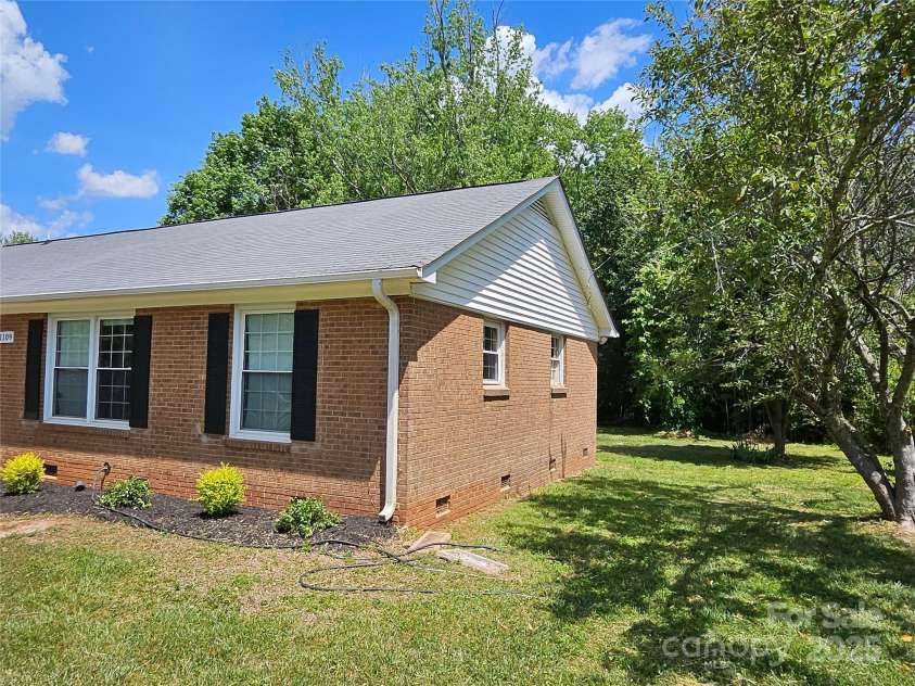 1109 Reid Harkey Road, Matthews, NC 28105.  MLS# CAR4253944, YatesRealty ID 34131. 