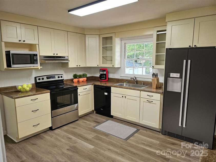 1109 Reid Harkey Road, Matthews, NC 28105.  MLS# CAR4253944, YatesRealty ID 34131. 