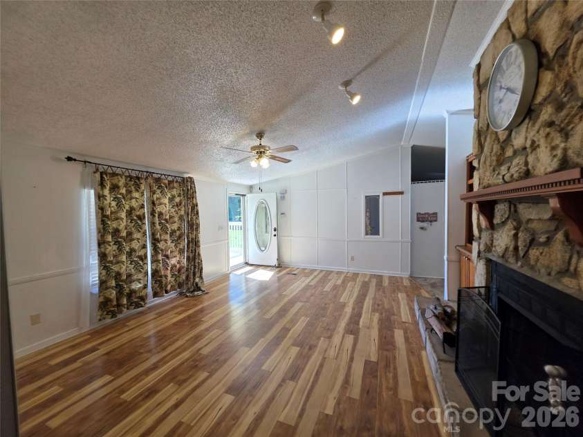 1395 Cape Hickory Road, Hickory, NC 28601.  MLS# CAR4394220, YatesRealty ID 34131. 2nd family room