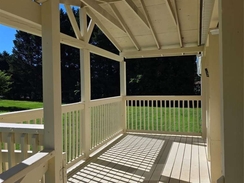 1395 Cape Hickory Road, Hickory, NC 28601.  MLS# CAR4394220, YatesRealty ID 34131. Front porch