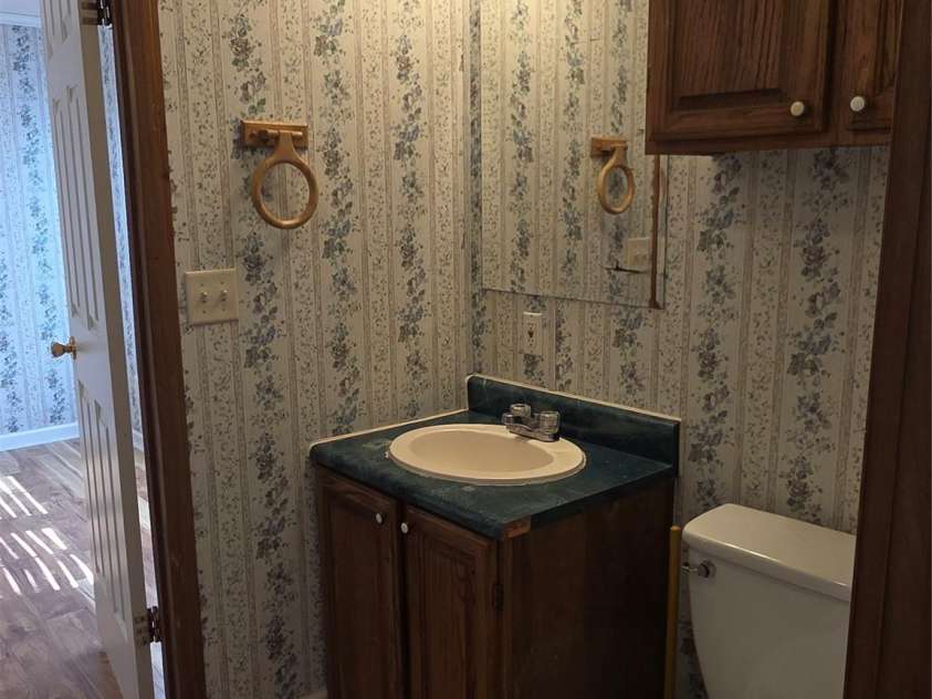 1395 Cape Hickory Road, Hickory, NC 28601.  MLS# CAR4394220, YatesRealty ID 34131. Half bath