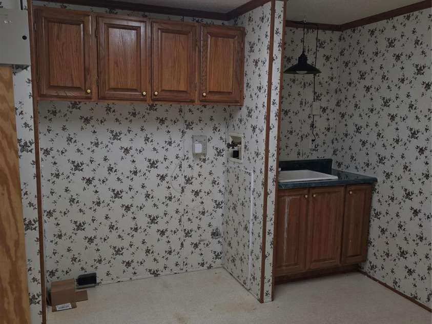 1395 Cape Hickory Road, Hickory, NC 28601.  MLS# CAR4394220, YatesRealty ID 34131. Laundry room