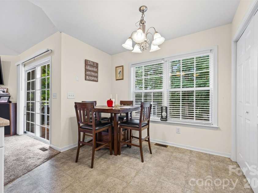 509 Kittiewake Lane, Clover, SC 29710.  MLS# CAR4383859, YatesRealty ID 34132. Dining area