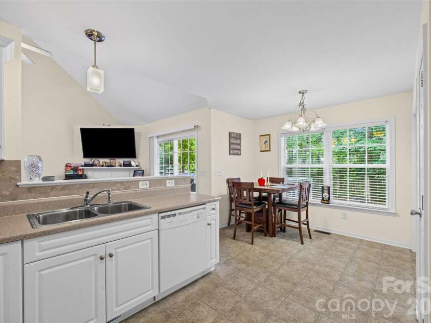 509 Kittiewake Lane, Clover, SC 29710.  MLS# CAR4383859, YatesRealty ID 34132. Kitchen opens to dining area