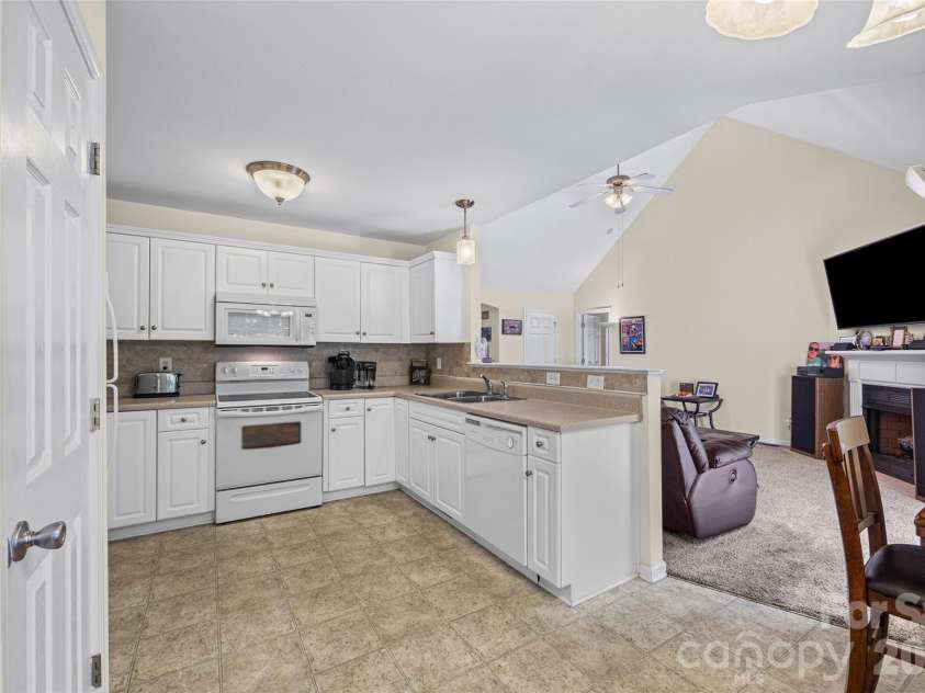 509 Kittiewake Lane, Clover, SC 29710.  MLS# CAR4383859, YatesRealty ID 34132. Kitchen opens to living area