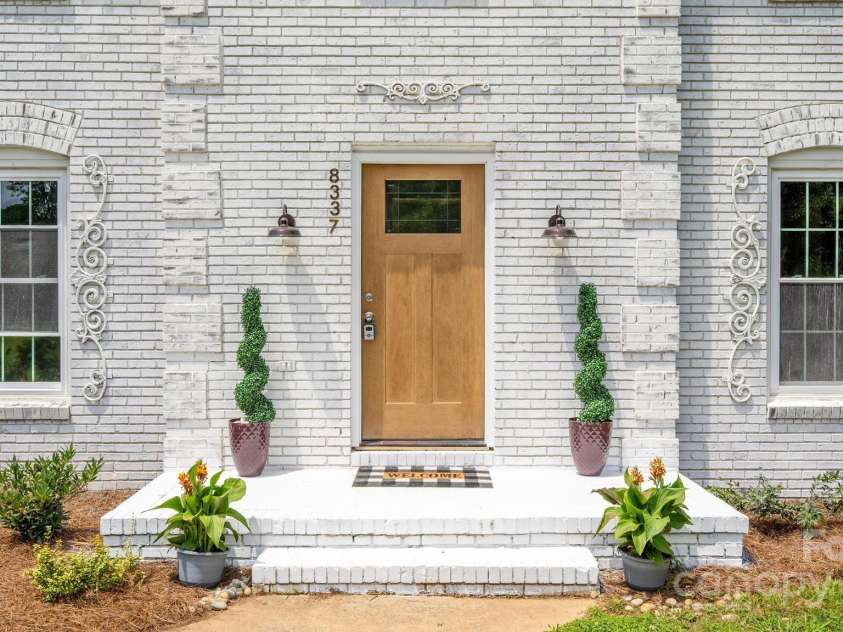 8337 Norcroft Drive, Charlotte, NC 28269.  MLS# CAR4275971, YatesRealty ID 34132. 