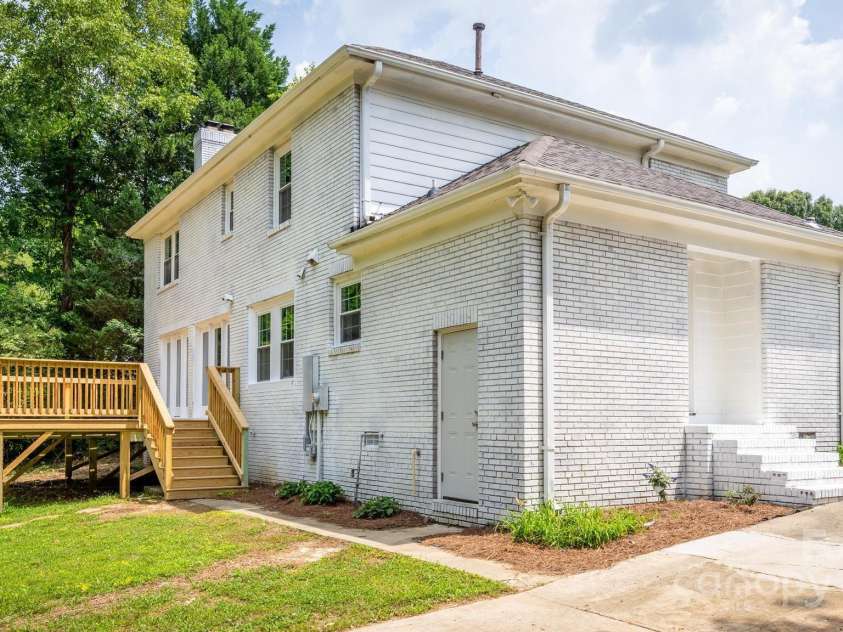 8337 Norcroft Drive, Charlotte, NC 28269.  MLS# CAR4275971, YatesRealty ID 34132. 