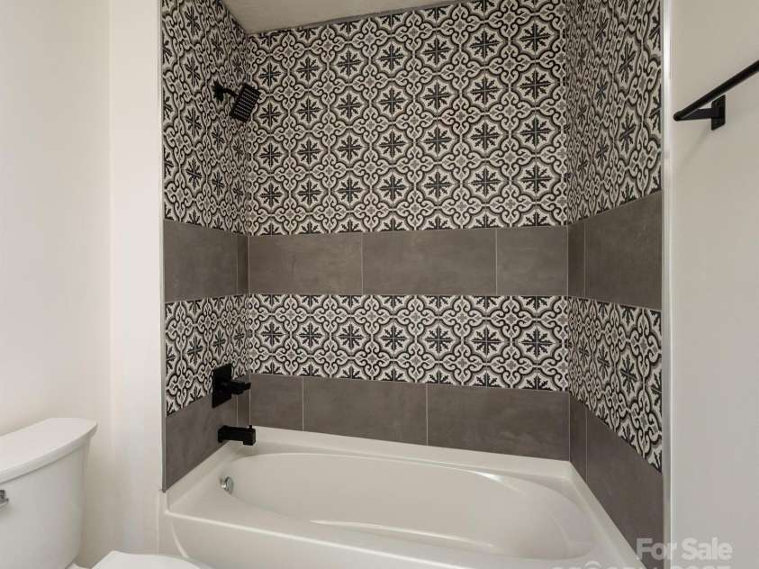 8337 Norcroft Drive, Charlotte, NC 28269.  MLS# CAR4275971, YatesRealty ID 34132. 