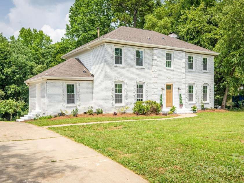 8337 Norcroft Drive, Charlotte, NC 28269.  MLS# CAR4275971, YatesRealty ID 34132. 