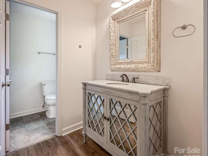 8337 Norcroft Drive, Charlotte, NC 28269.  MLS# CAR4275971, YatesRealty ID 34132. 