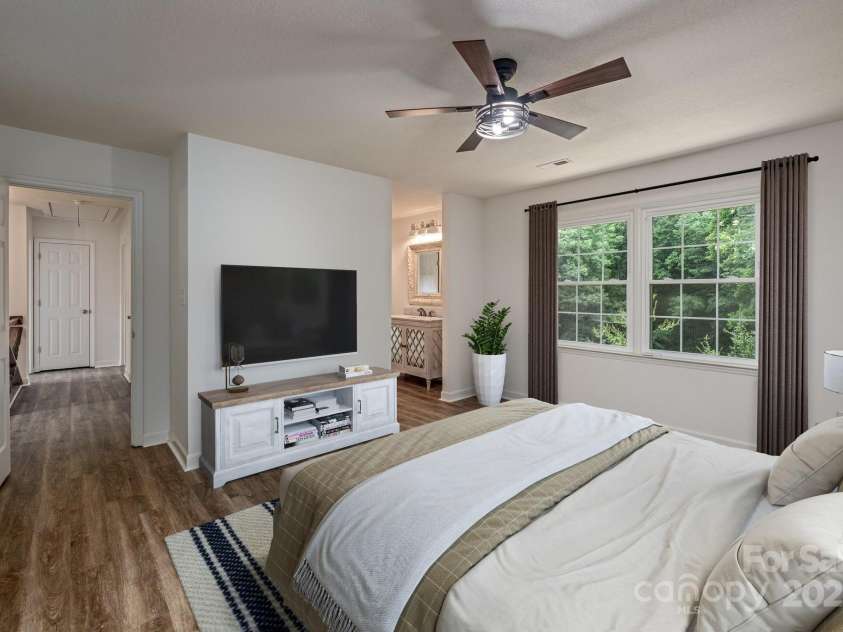 8337 Norcroft Drive, Charlotte, NC 28269.  MLS# CAR4275971, YatesRealty ID 34132. 