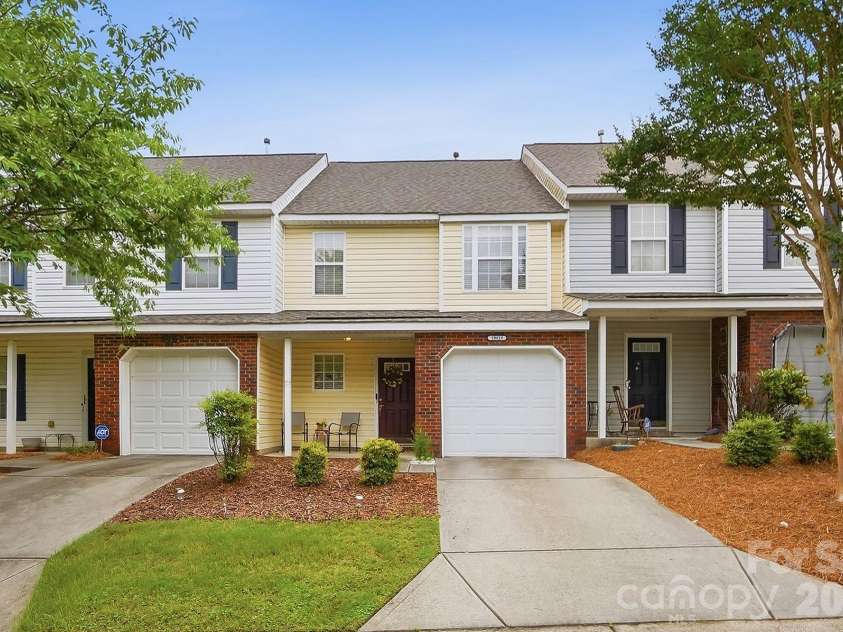 10618 Pointed Leaf Court, Charlotte, NC 28213.  MLS# CAR4397359, YatesRealty ID 34133. 