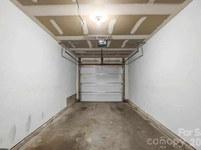 10618 Pointed Leaf Court, Charlotte, NC 28213.  MLS# CAR4397359, YatesRealty ID 34133. 