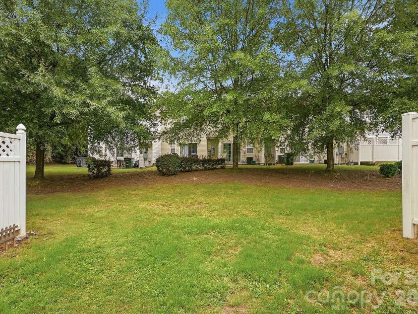 10618 Pointed Leaf Court, Charlotte, NC 28213.  MLS# CAR4397359, YatesRealty ID 34133. 