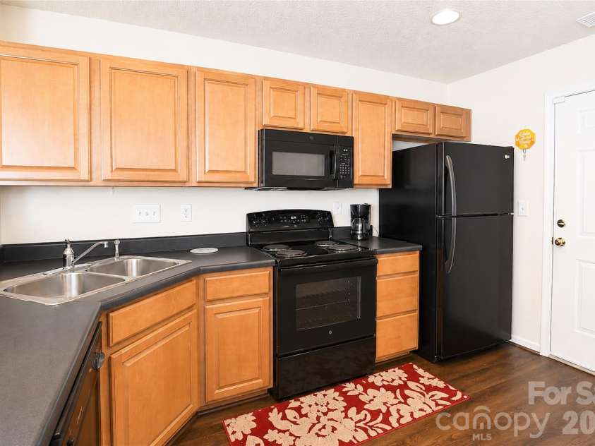 10618 Pointed Leaf Court, Charlotte, NC 28213.  MLS# CAR4397359, YatesRealty ID 34133. 