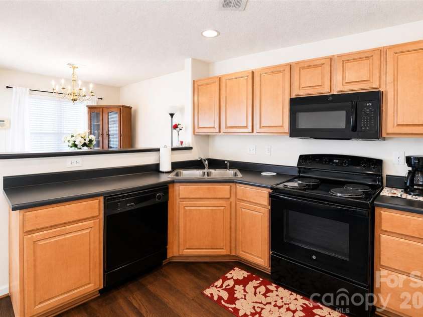 10618 Pointed Leaf Court, Charlotte, NC 28213.  MLS# CAR4397359, YatesRealty ID 34133. 