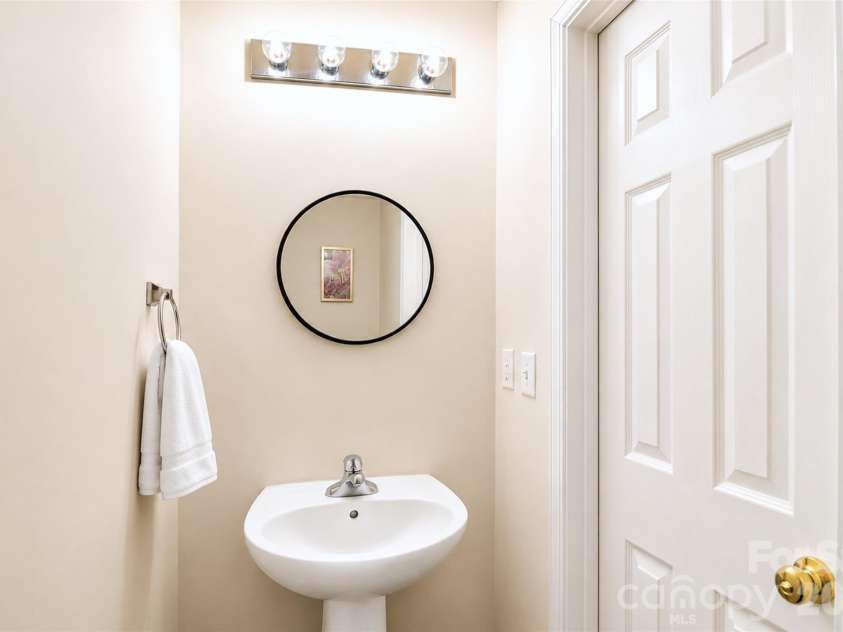10618 Pointed Leaf Court, Charlotte, NC 28213.  MLS# CAR4397359, YatesRealty ID 34133. 