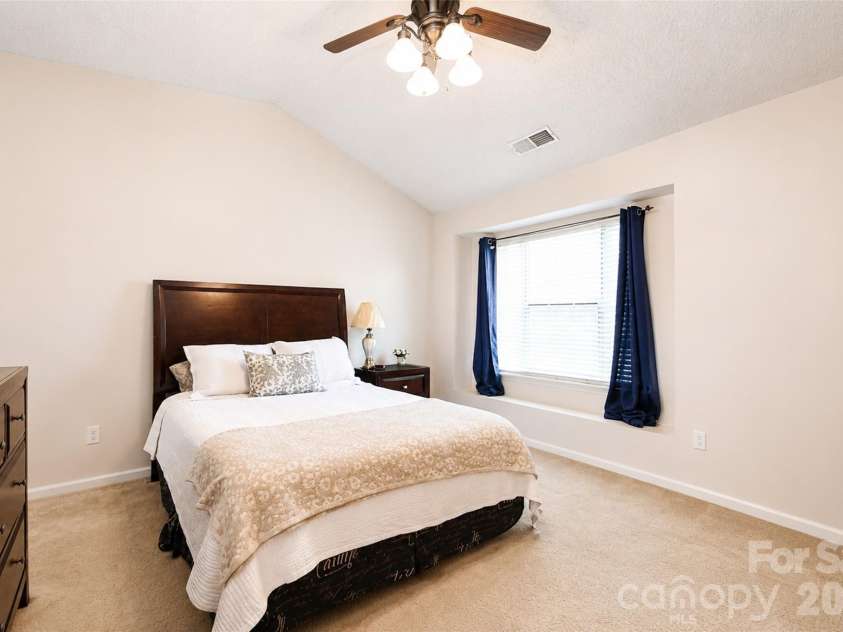 10618 Pointed Leaf Court, Charlotte, NC 28213.  MLS# CAR4397359, YatesRealty ID 34133. 