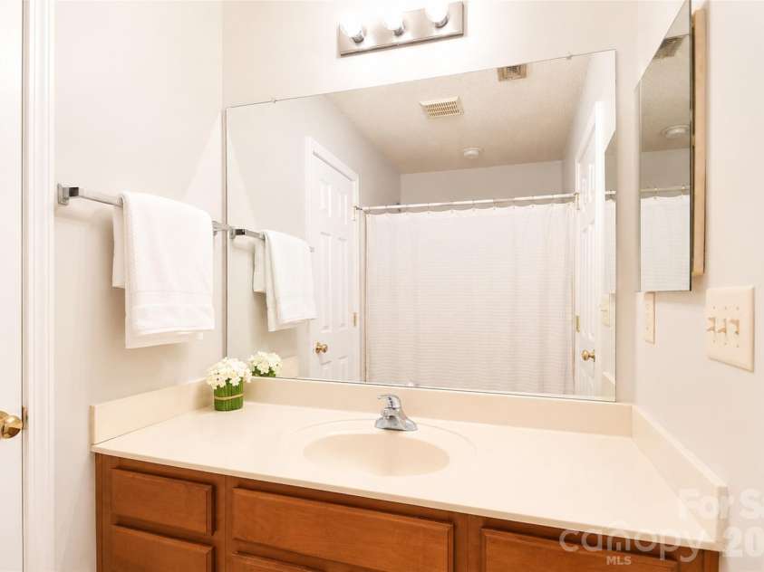 10618 Pointed Leaf Court, Charlotte, NC 28213.  MLS# CAR4397359, YatesRealty ID 34133. 