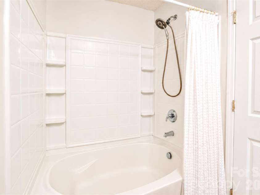10618 Pointed Leaf Court, Charlotte, NC 28213.  MLS# CAR4397359, YatesRealty ID 34133. 