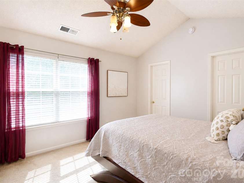 10618 Pointed Leaf Court, Charlotte, NC 28213.  MLS# CAR4397359, YatesRealty ID 34133. 