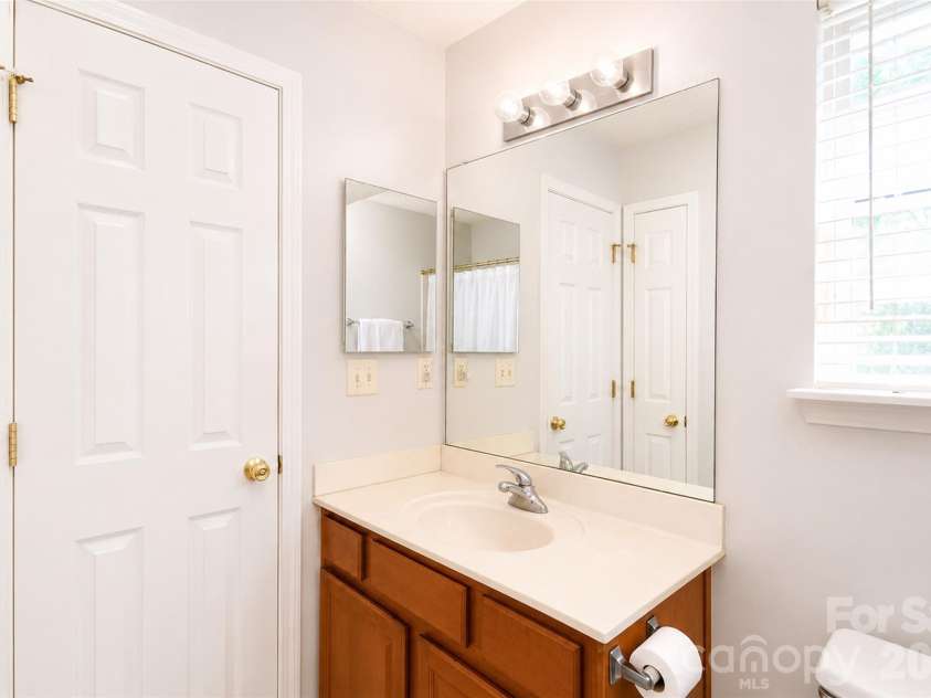 10618 Pointed Leaf Court, Charlotte, NC 28213.  MLS# CAR4397359, YatesRealty ID 34133. 