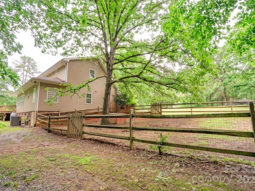 8622 Lower Rocky River Road, Concord, NC 28025.  MLS# CAR4262866, YatesRealty ID 34133. 