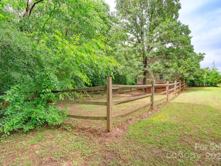 8622 Lower Rocky River Road, Concord, NC 28025.  MLS# CAR4262866, YatesRealty ID 34133. 