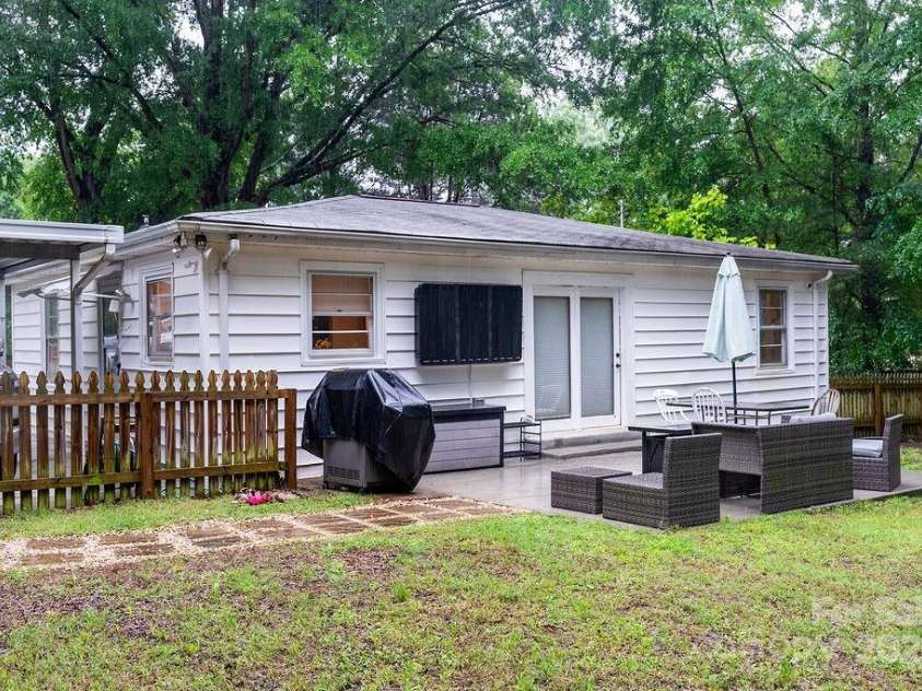 1700 Oakwood Avenue, Kannapolis, NC 28081.  MLS# CAR4284872, YatesRealty ID 34135. 