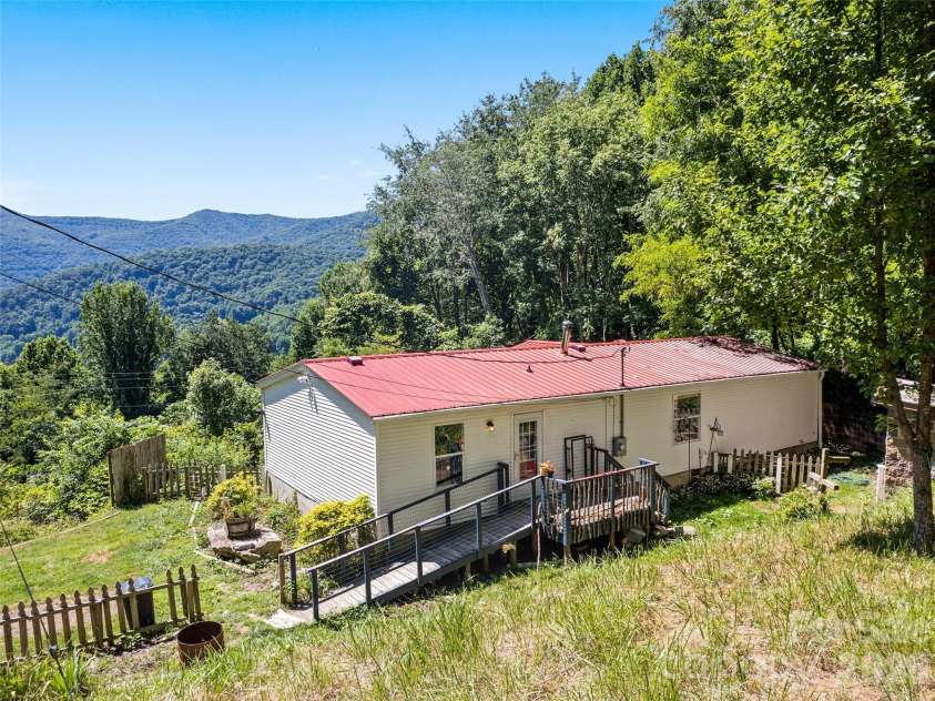 115 Slick Rock Ridge, Maggie Valley, NC 28751.  MLS# CAR4394968, YatesRealty ID 34136. 