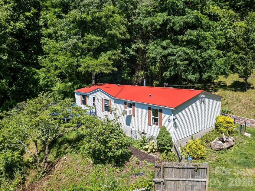 115 Slick Rock Ridge, Maggie Valley, NC 28751.  MLS# CAR4394968, YatesRealty ID 34136. 