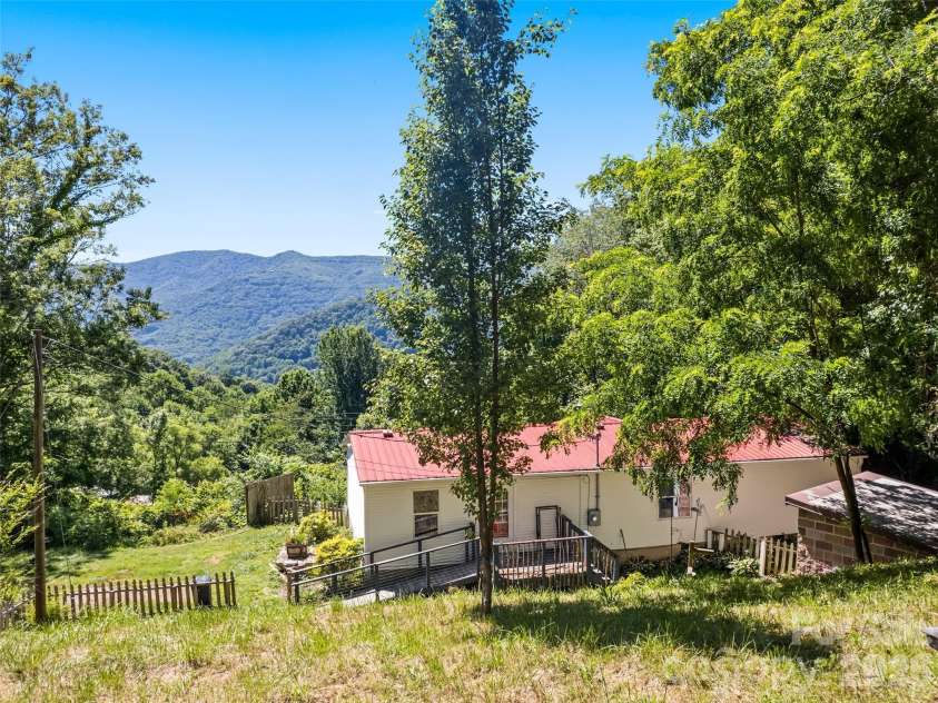115 Slick Rock Ridge, Maggie Valley, NC 28751.  MLS# CAR4394968, YatesRealty ID 34136. 