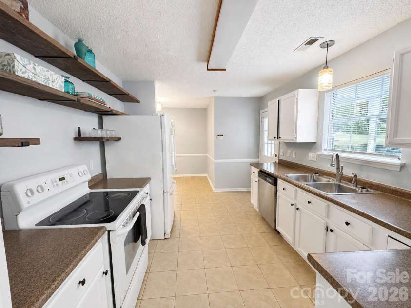 13615 Wildiris Court, Pineville, NC 28134.  MLS# CAR4388204, YatesRealty ID 34137. Kitchen