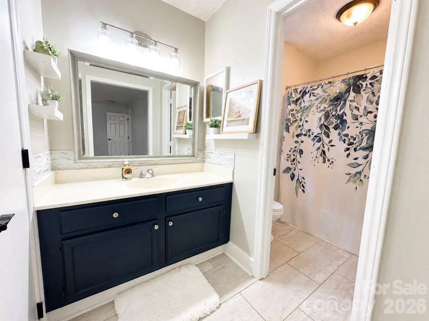 13615 Wildiris Court, Pineville, NC 28134.  MLS# CAR4388204, YatesRealty ID 34137. Primary Bath