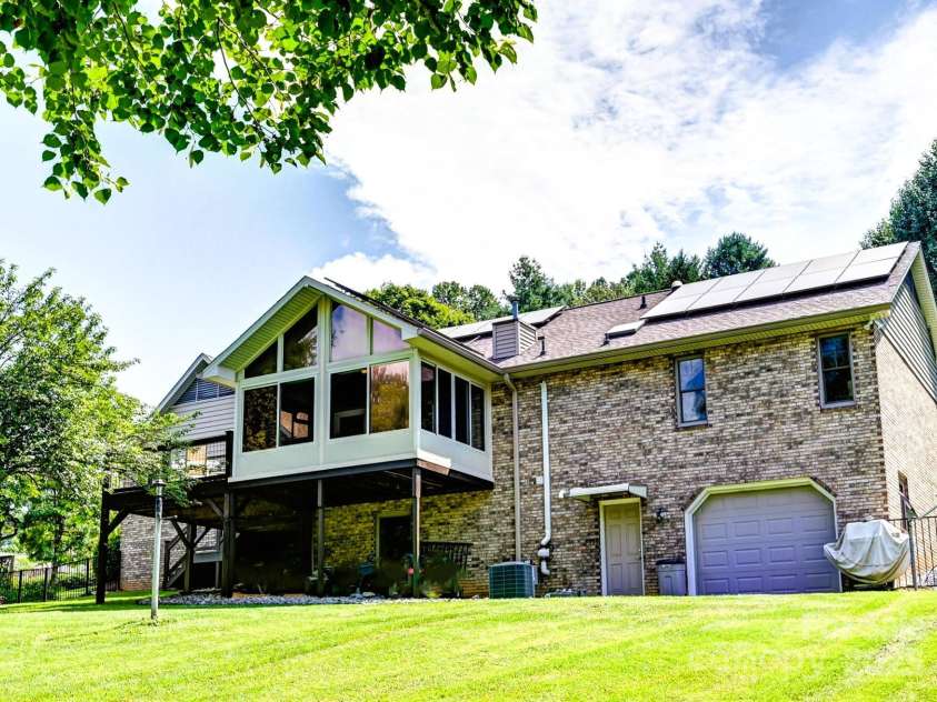 132 Mountain Valley Drive, Hendersonville, NC 28739.  MLS# CAR4278886, YatesRealty ID 34138. 