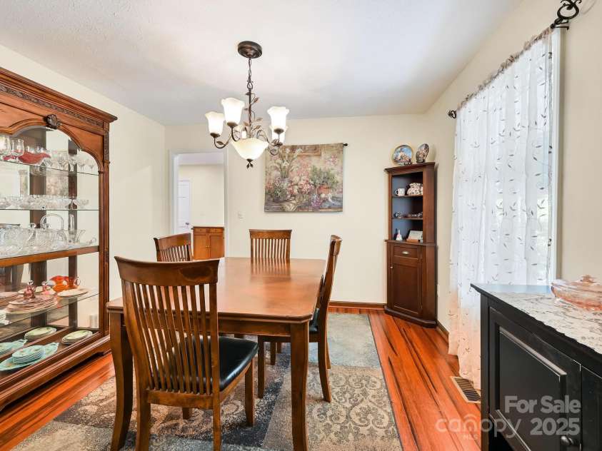 132 Mountain Valley Drive, Hendersonville, NC 28739.  MLS# CAR4278886, YatesRealty ID 34138. 