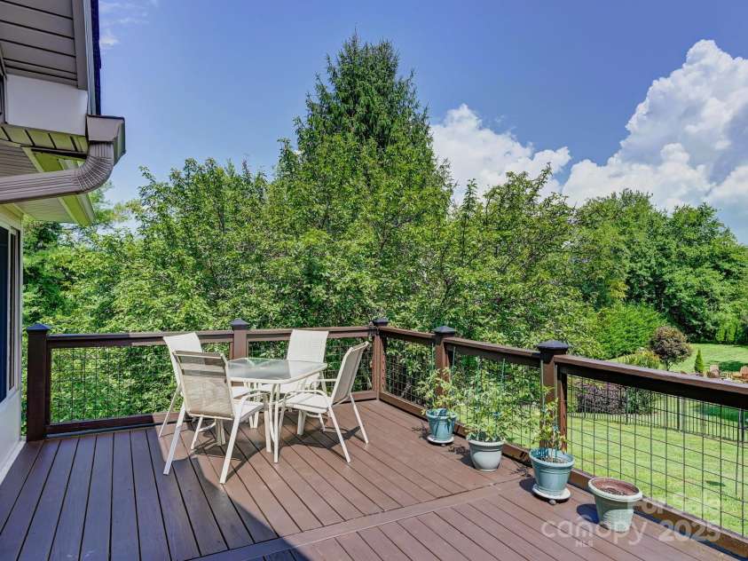 132 Mountain Valley Drive, Hendersonville, NC 28739.  MLS# CAR4278886, YatesRealty ID 34138. 