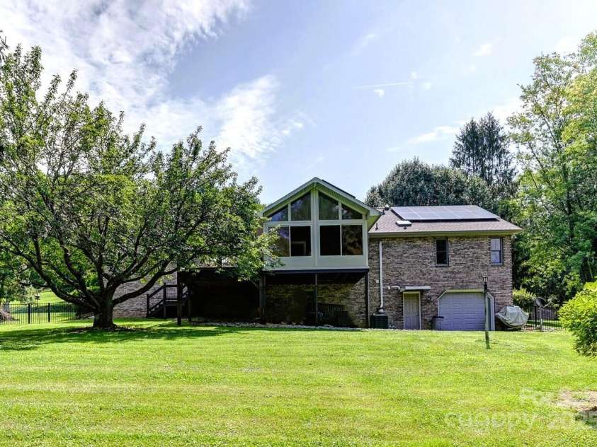 132 Mountain Valley Drive, Hendersonville, NC 28739.  MLS# CAR4278886, YatesRealty ID 34138. 